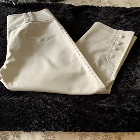 Cache Capris - Picture 2 of 8